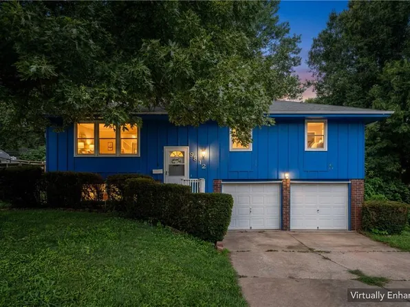 9812 Hillcrest Rd, Kansas City, MO 64137