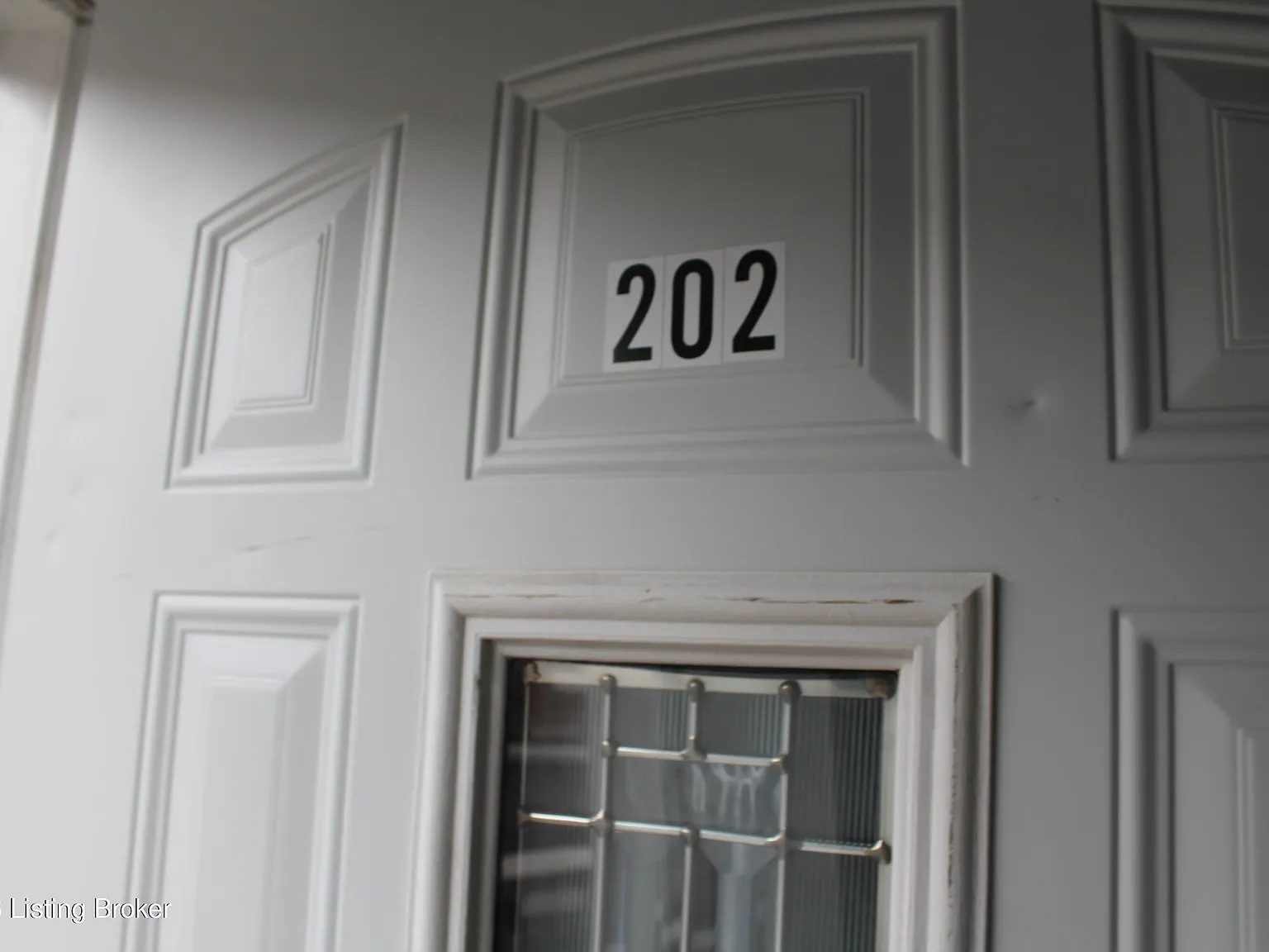 3 bed, 2.0 bath, 800 sqft, $1,350 — Photo 1