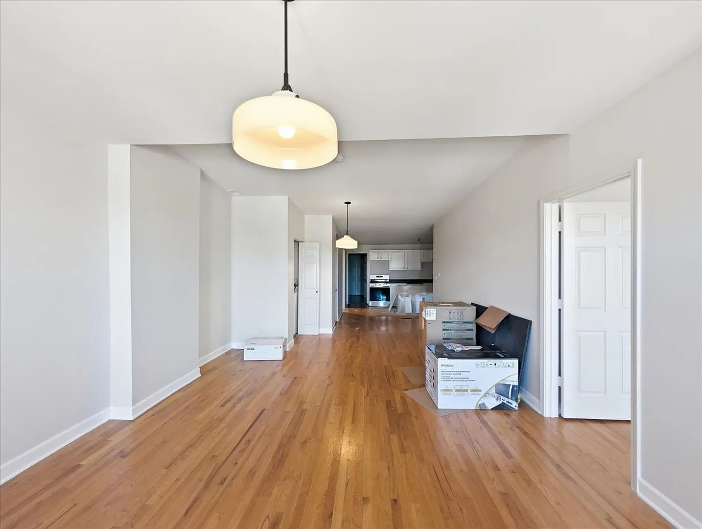 3 bed, 1200 sqft, $3,500 — Photo 4