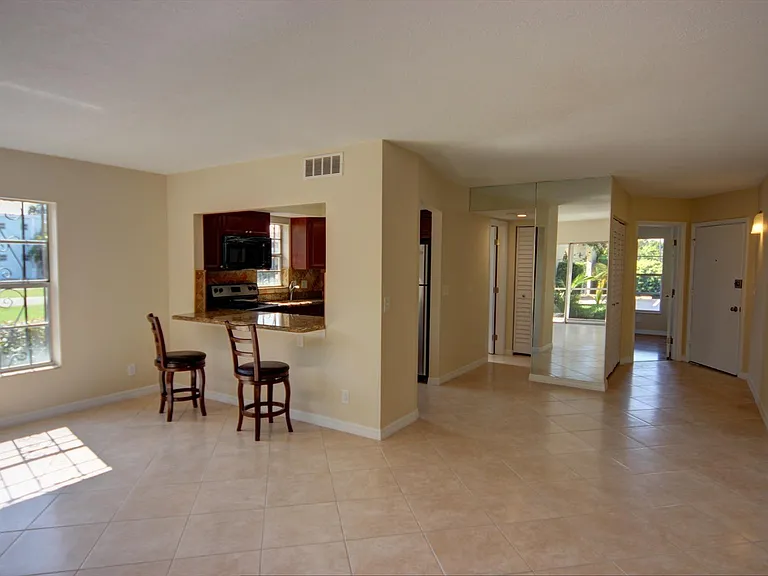 342 Southwind Dr #114 — Photo 7