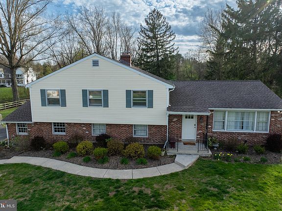 2nd image of 830 E Philip Dr