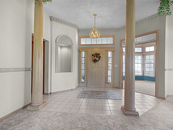 4th image of 20 Golf View Ln
