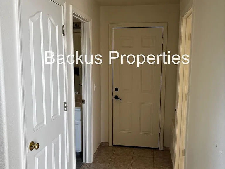 1065 Kensington Way — Photo 8
