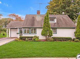 42 Wakefield Ave, Port Washington, NY 11050