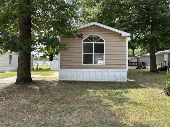 454 Cedar Brk #142, Howard City, MI 49329