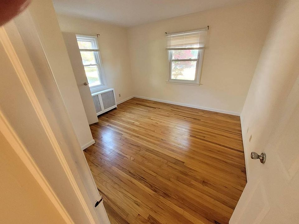 1st image of 28 Longview Ave