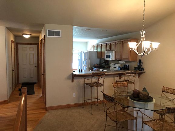 5th image of 240 E Tartan Dr