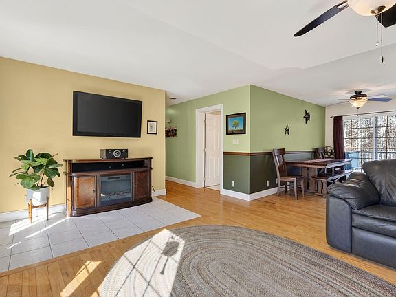 4th image of 384 Pond Road