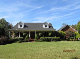 900 Evans Rd, Thomasville, NC 27360