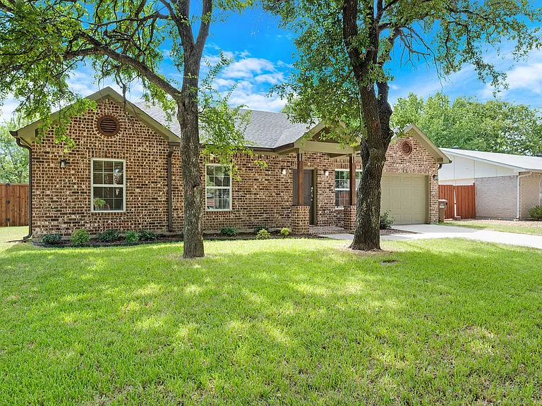 3321 Westminster Dr — Photo 3
