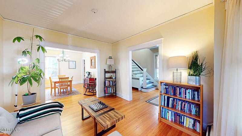 4th image of 564 Myrtle Avenue