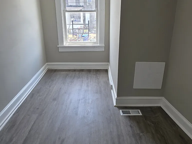 3515 E Fairmount Ave — Photo 9
