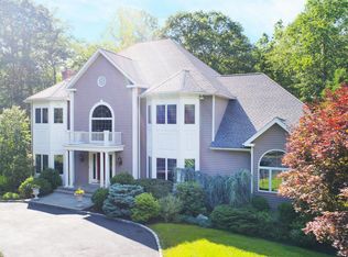 9 Spring Hill Ln E, Stamford, CT 06903