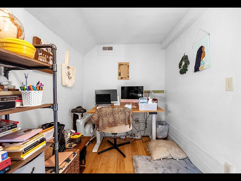 1611 Grand St NE #2 — Photo 18