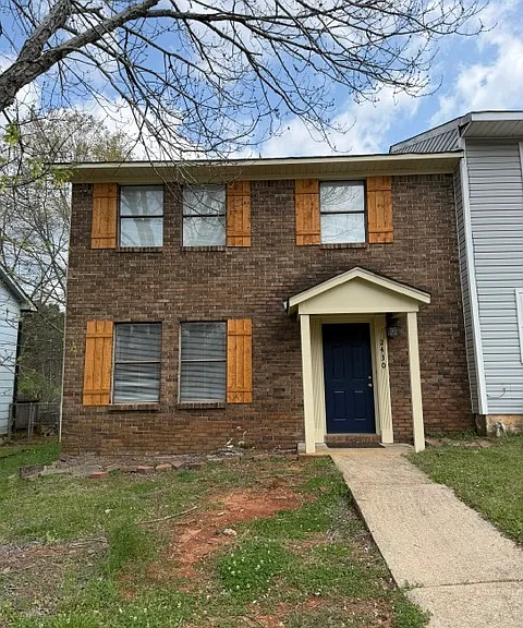 2430 Hampstead Dr — Photo 1
