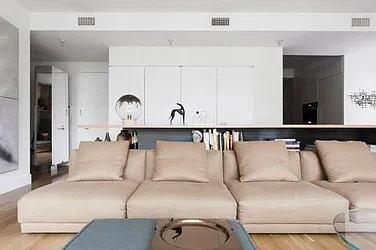 Rented by R New York