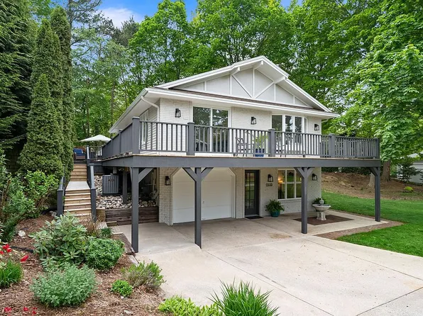 2440 Orchard Ave, Holland, MI 49424