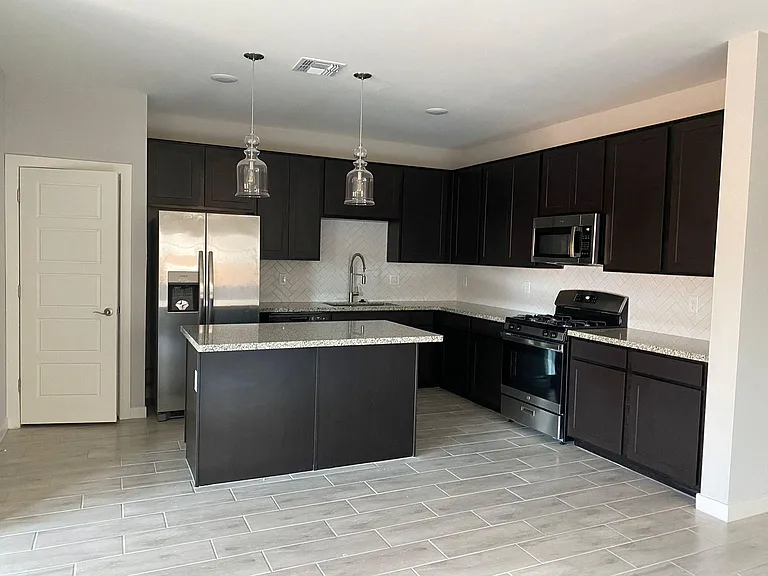 976 E White Wing Dr — Photo 5