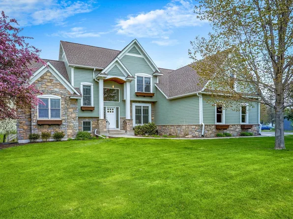 1101 Maple Dr, Hudson, WI 54016