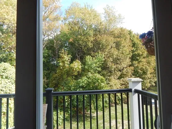 3 Walker Rd APT 11, North Andover, MA 01845