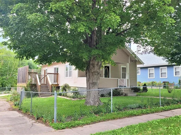 923 N 6th St, Seward, NE 68434