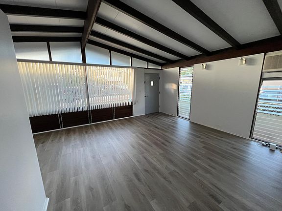 Living Room (no furniture)