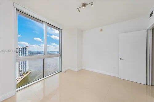 475 Brickell Ave Photo 1