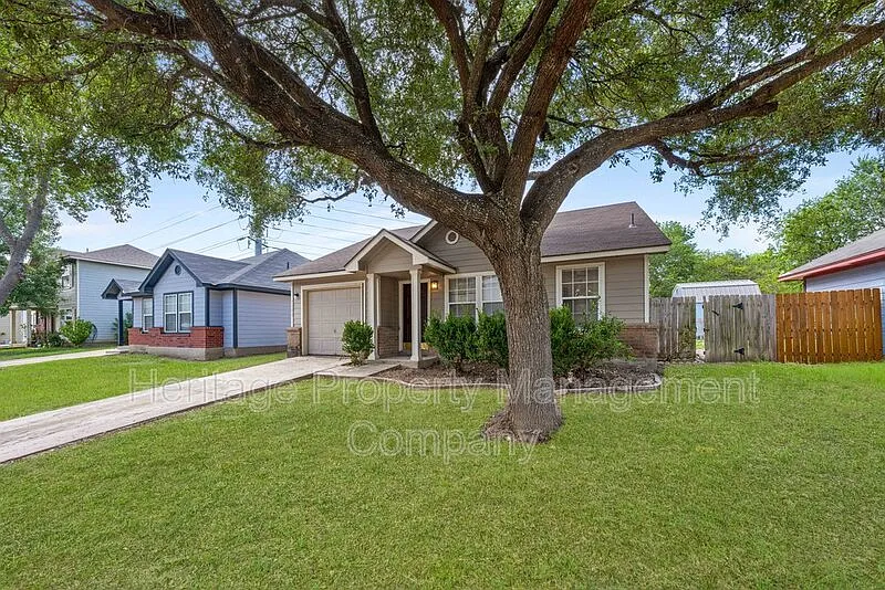 3 bed, 2.0 bath, 1034 sqft, $1,400 — Photo 3