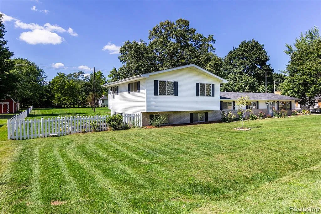 5 bed, 3257 sqft, $2,900 — Photo 2