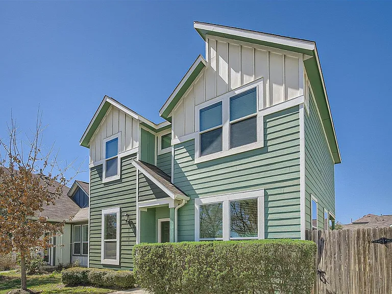 1604 Los Olivios Way — Photo 2