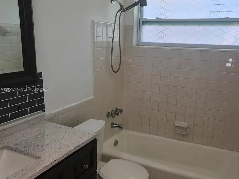 2710 NW 52nd Pl — Photo 7