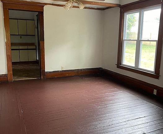 3rd image of 118 Garden St #1