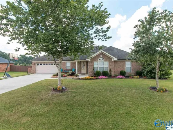 26100 Meadow Ridge Ln, Athens, AL 35613