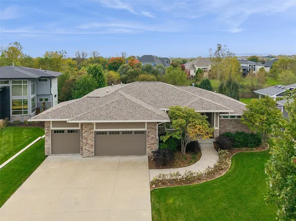 8916 NW 73rd Pl, Johnston, IA 50131