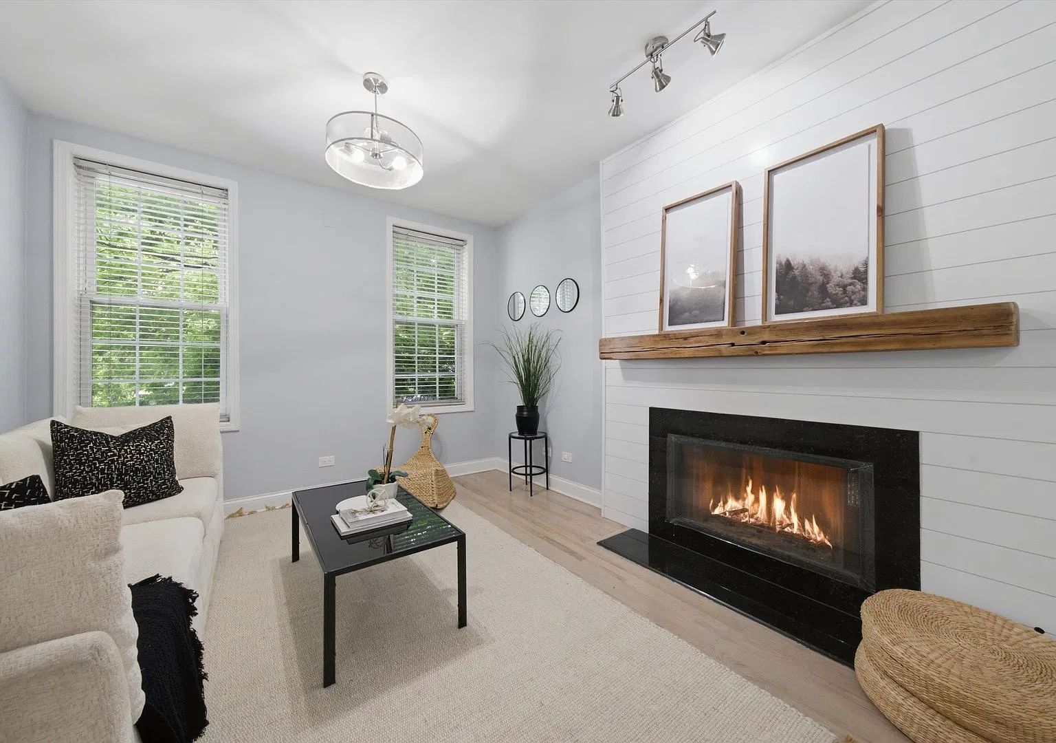 4 bed, 2400 sqft, $5,000 — Photo 3