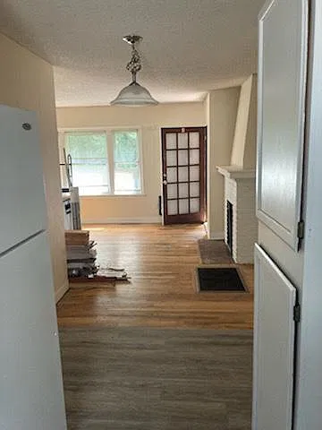 305 E 3rd Ave — Photo 4