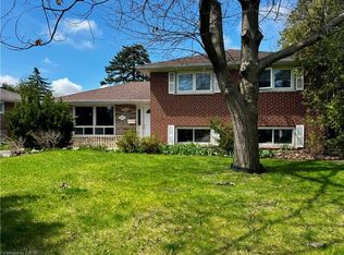 2075 Seabrook Dr, Oakville, ON L6L2T8