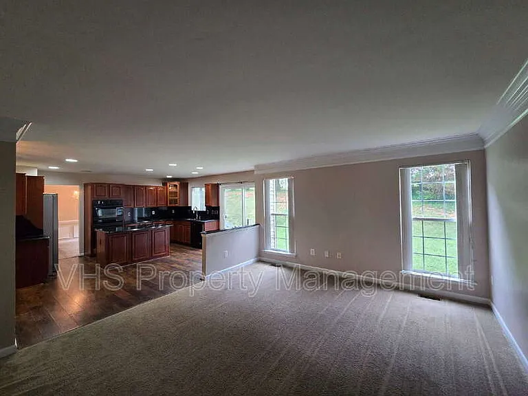 832 Fox Den Rd — Photo 18