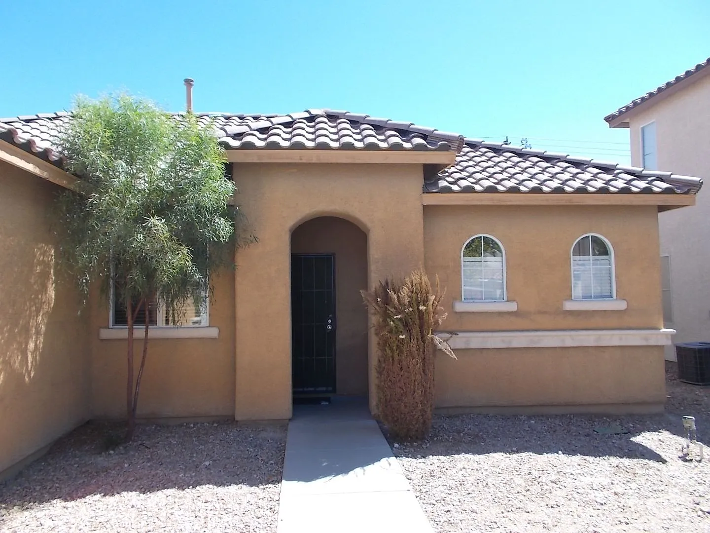 Amazing Home 3 Bedroom Available! — Photo 2