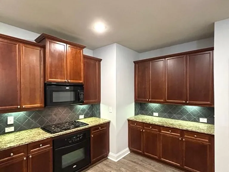 2408 Strand Ave — Photo 11