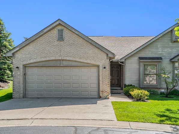 2271 Westmont Cir, Sterling Heights, MI 48310