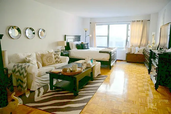 Rented by Hecht Group | media 7