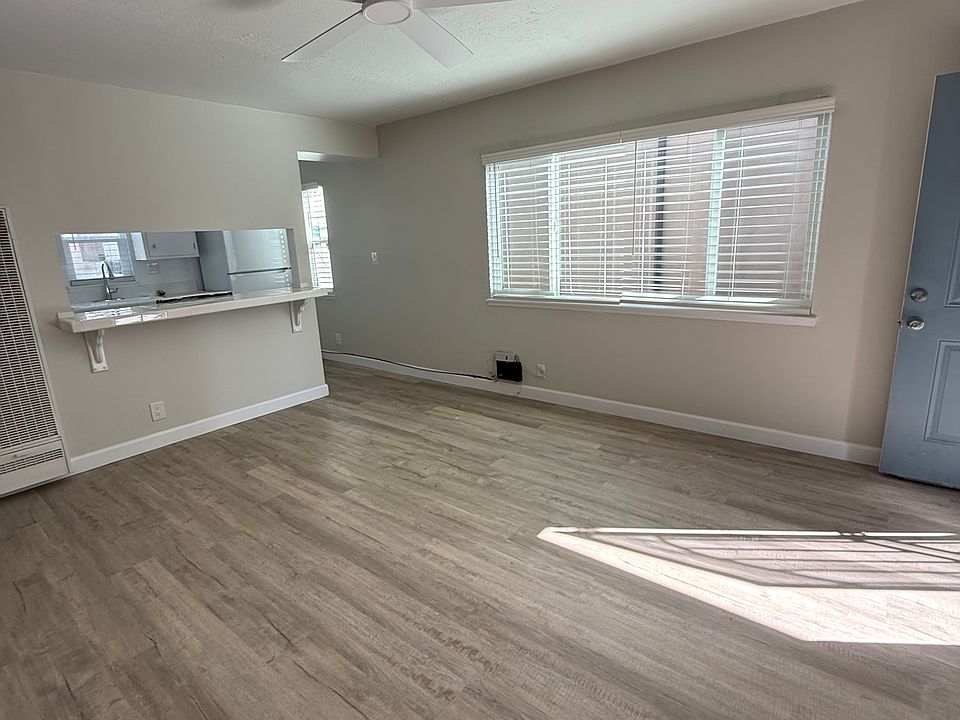 1st image of 104 Roycroft Ave #4
