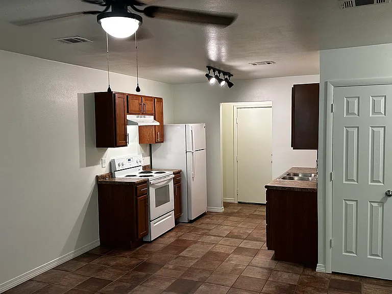 6919 N Palafox St #2 — Photo 5