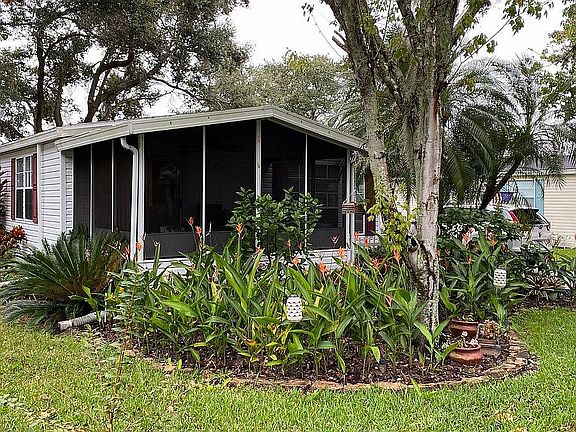 2nd image of 775 Hyde Park Cir W