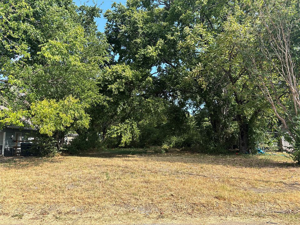 2nd image of 715 NE 8th St