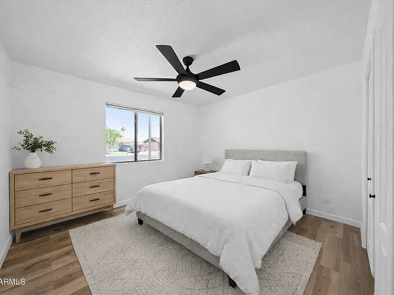 724 N Pine St — Photo 12