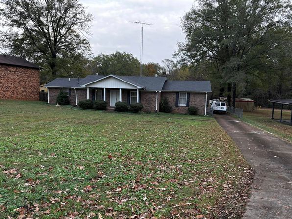 520 Chester Levee Rd, Jackson, TN 38301