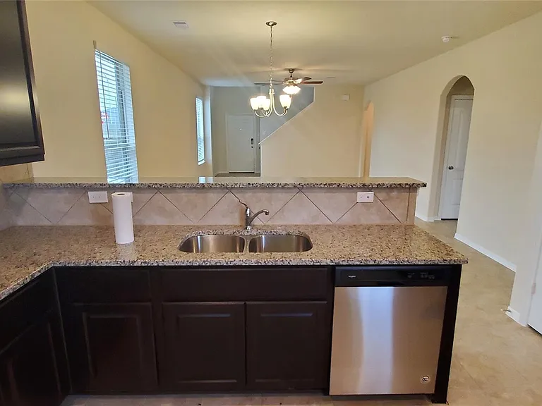 2530 Remembrance Cir — Photo 7