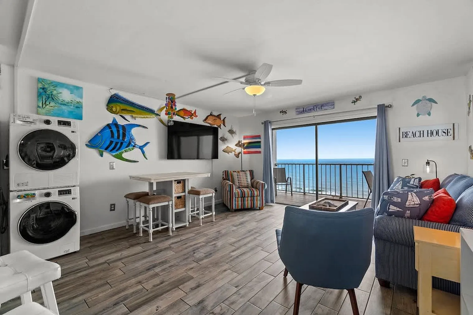 1 bed, 1.0 bath, 731 sqft, $1,606 — Photo 2